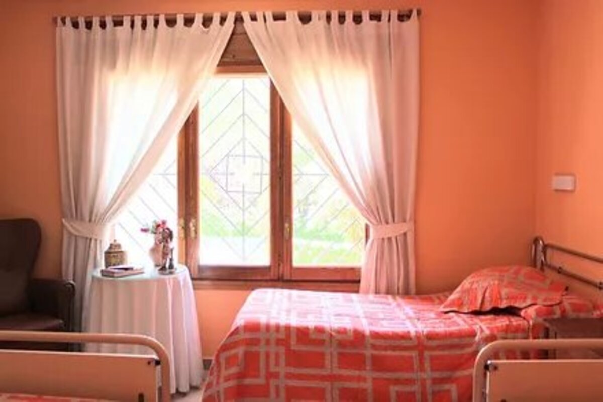 Residencia De Mayores Los Claveles